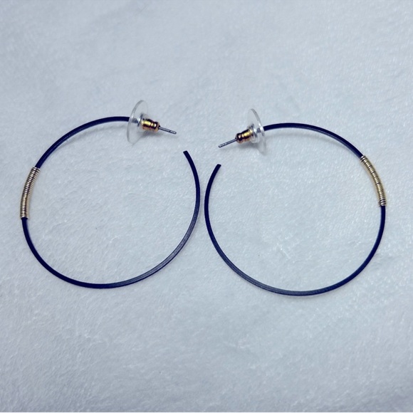 Black Hoop Earrings w/ Gold Sz M - Picture 1 of 4